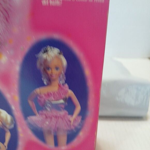 VTG Barbie 3 Looks Barbie, 3 Outfits in One 12339 Mattel 1994 Never Out Of Box - Picture 14 of 16